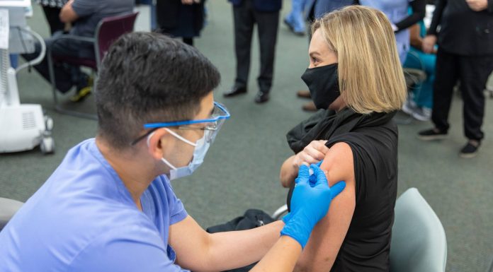 A Mayo Clinic employee gets her COVID-19 vaccine.