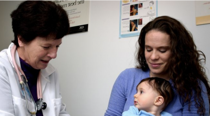 Lap child receive vaccine