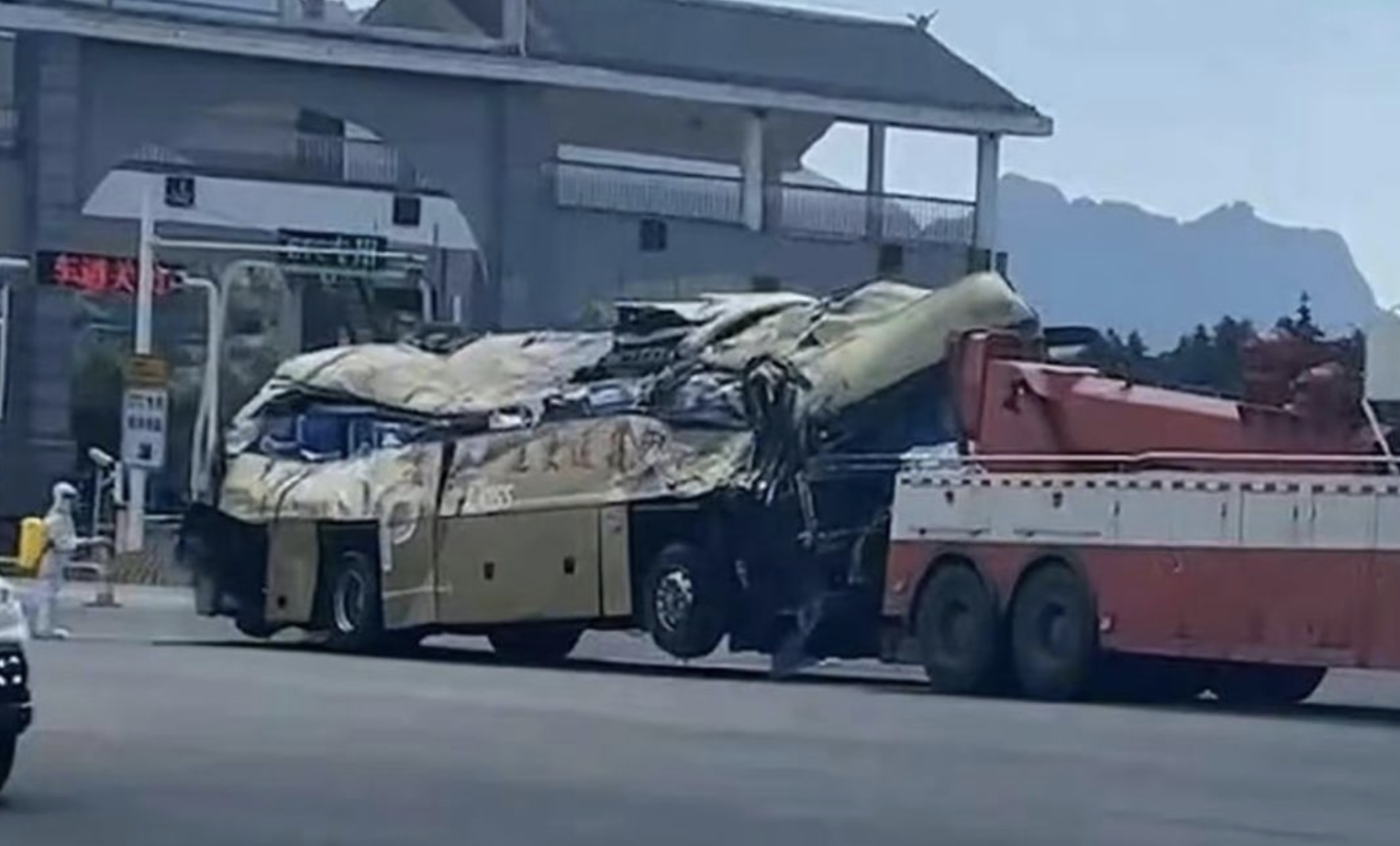 Bus destroyed in fatal China crash