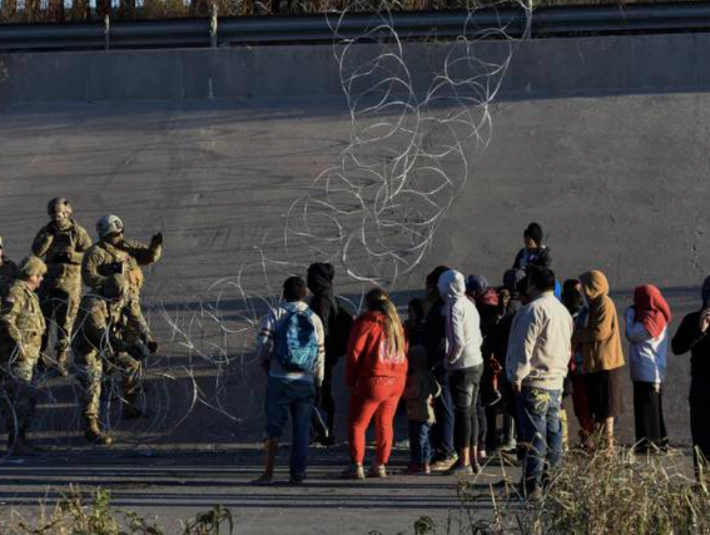 U.S. military stop migrants from crossing into El Paso, Texas